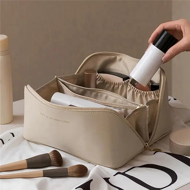 Luxurious Leather Bag For Stylish Organization