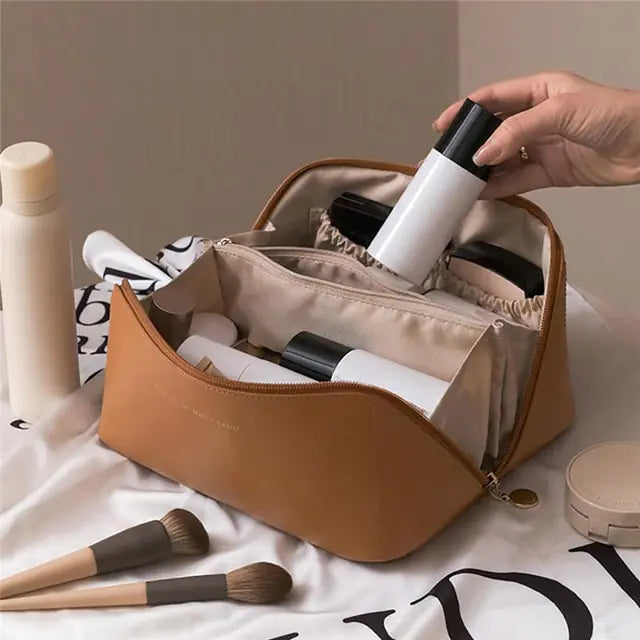 Luxurious Leather Bag For Stylish Organization